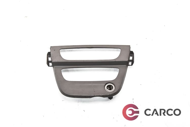 Конзола със запалка за RENAULT MEGANE III хетчбек (BZ0_) 1.5 dCi (BZ0C) (2008)