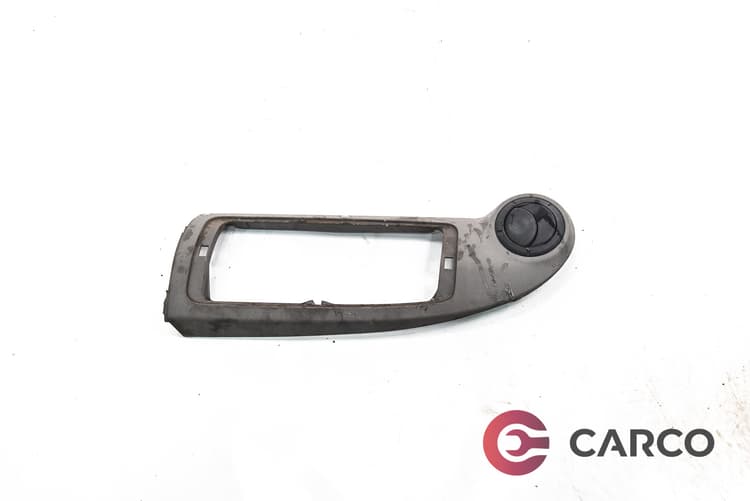Лайсна около AIRBAG пасажер за DACIA SANDERO 1.2 16V (2008)