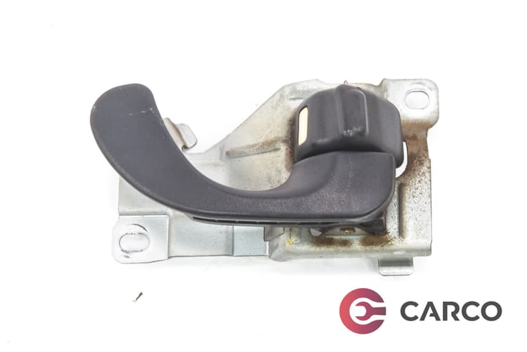 Вътрешна дръжка задна дясна за MITSUBISHI GALANT Mk V седан (E5_A, E7_A, E8_A) 1.8 (E52A) (1992 - 1998)