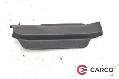 Интериорна лайсна задна дясна M71A13200 A за MAZDA DEMIO (DY) 1.4 CD (2003)