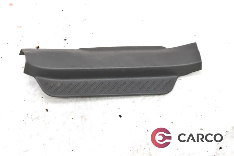 Интериорна лайсна задна дясна M71A13200 A за MAZDA DEMIO (DY) 1.4 CD (2003)