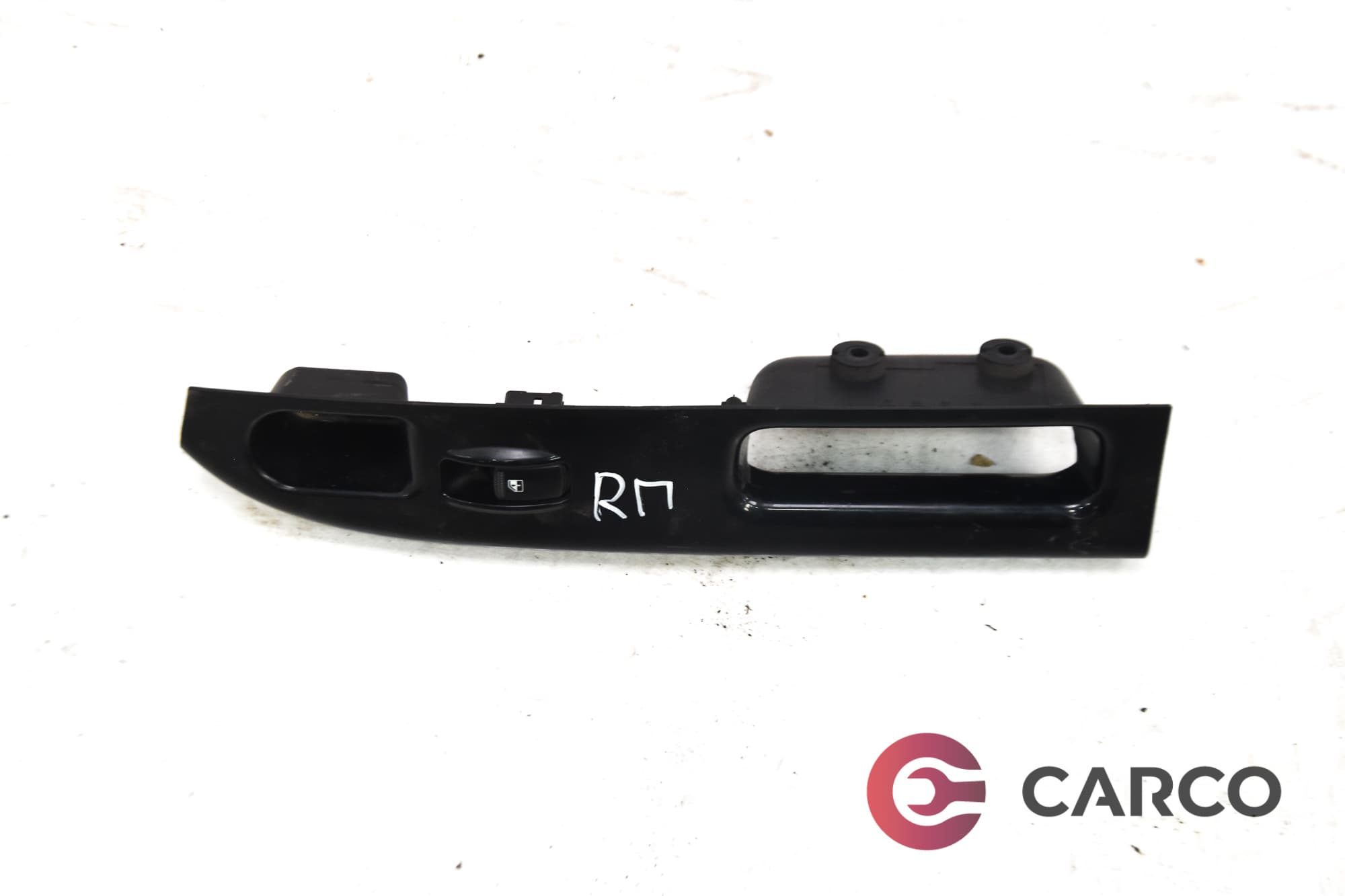Панел копче ел стъкло предно дясно за KIA CARENS Mk II (FJ) 2.0 CRDi (2002)