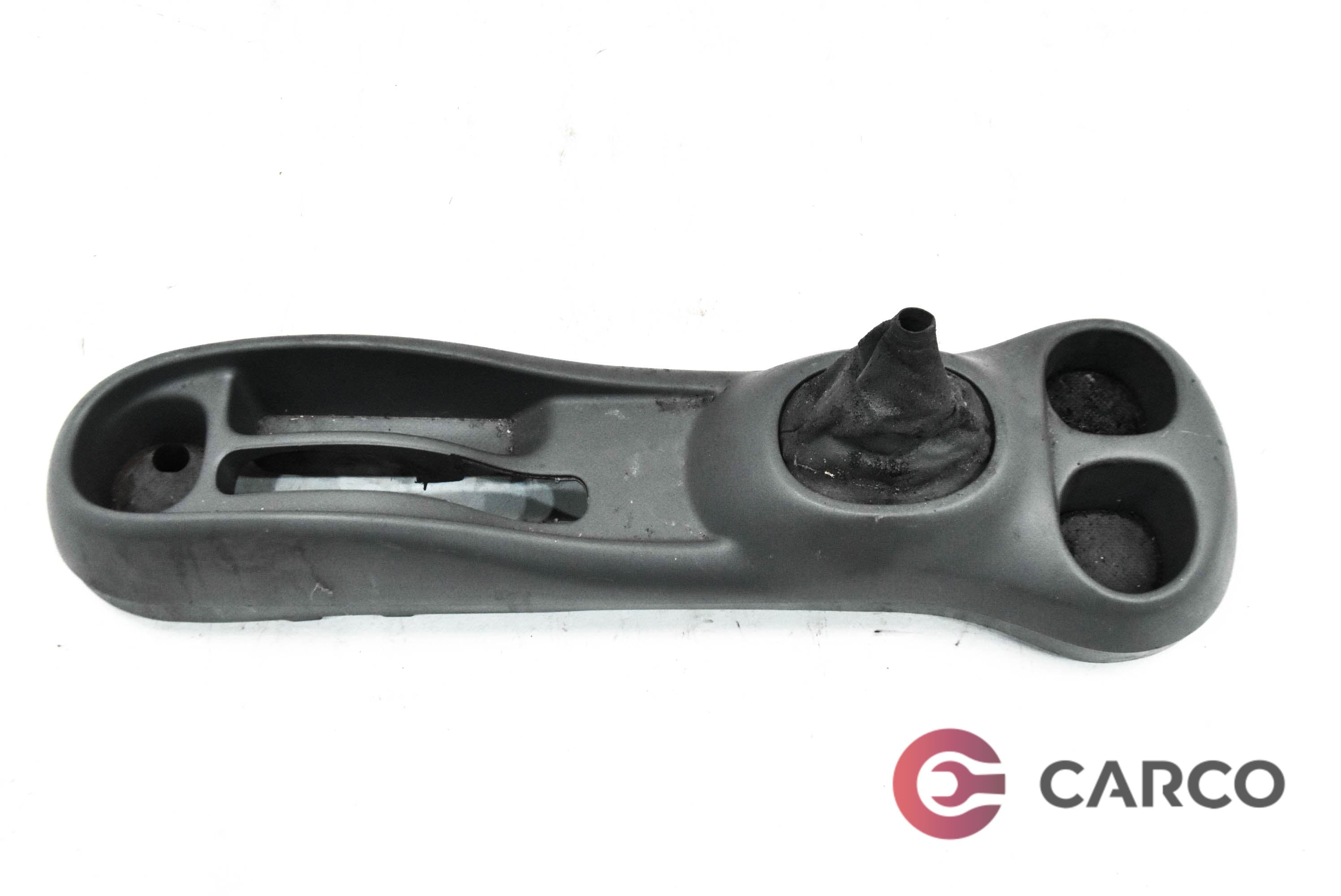 Конзола около скоростен лост и ръчна спирачка за TOYOTA YARIS  (SCP1_, NLP1_, NCP1_) 1.0 16V (1999 - 2005)