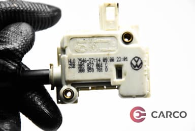 Моторче централно заключване 3B0959781D за VW PASSAT седан (3B5.5) 2.0i (1996 - 2001)