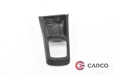 Конзола около скоростен лост за KIA CEE'D хетчбек (ED) 1.6 CRDi 115 (2006 - 2012)