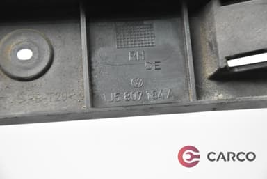 Водач предна броня десен 1J5807184A за VW BORA / JETTA IV комби (1J6) 2.8 V6 4motion (1999 - 2005)