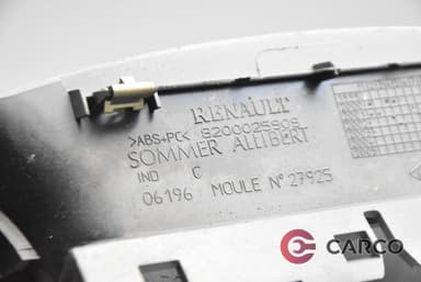 Лайсна около дисплей 8200025909 за RENAULT LAGUNA II (BG0/1_) 1.9 dCi (BG08, BG0G) (2001)