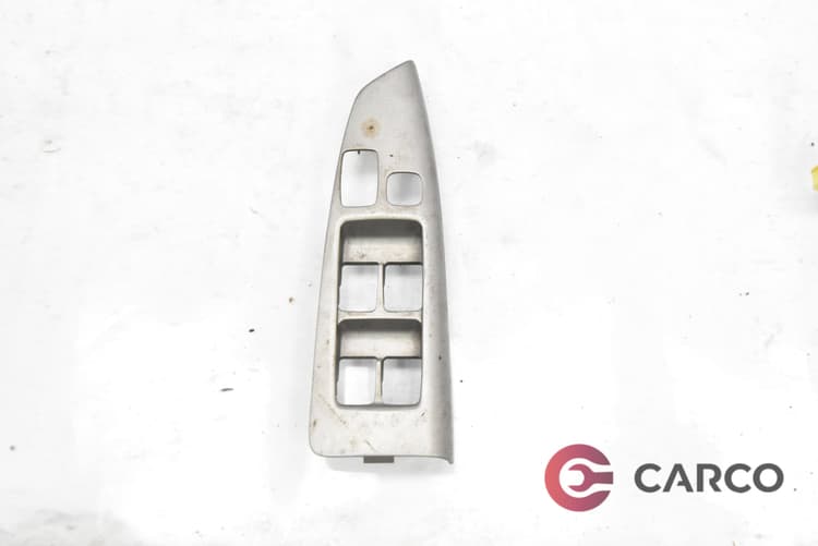 Лайсна около панел копчета ел.стъкла за TOYOTA COROLLA Verso (ZDE12_, CDE12_) 2.0 D-4D (2001 - 2004)