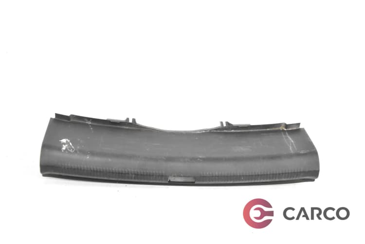Лайсна около заключалка заден капак 8Е5863471D за AUDI A4 седан (8EC, B7) 2.5 TDI (2004 - 2008)