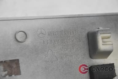Екстериорна лайсна А6396913308 за MERCEDES-BENZ VITO / MIXTO кутия (W639) 109 CDI (2003)