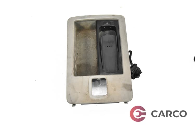 Конзола телефон 4E0863075F за AUDI A8 седан (4E_) 3.7 quattro (2002 - 2010)