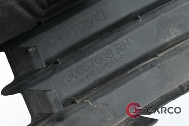 Лайсна около халоген дясна 30657008 за VOLVO S40 II седан (MS) 2.0 D (2004)