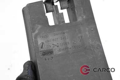 Декоративна решетка лява 4A0807345J за AUDI A6 седан (4A, C4) 2.6 (1994 - 1997)