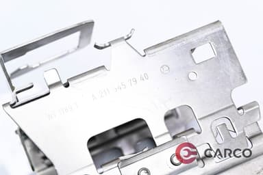 Основа CD чейнджър A2115457940 за MERCEDES-BENZ CLS (C219) CLS 320 CDI (219.322) (2004 - 2011)
