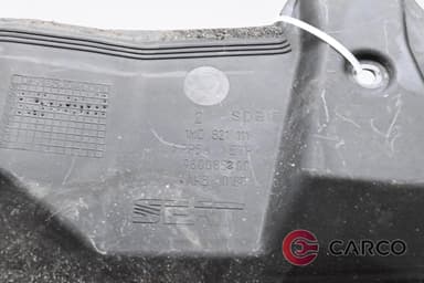 Екстериорна лайсна 1M0 821 111 за SEAT LEON (1M1) 1.4 16V (1999 - 2006)