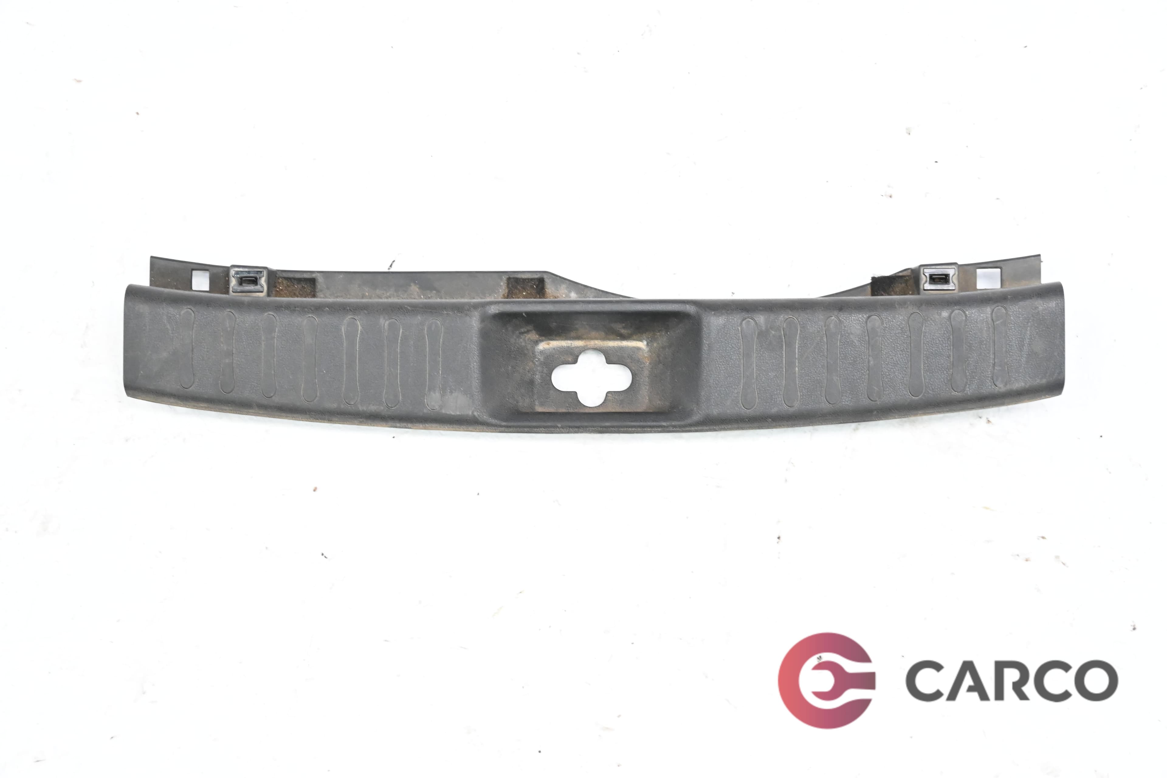Лайсна около заключалка заден капак за NISSAN JUKE (F15) 1.6 (2010)