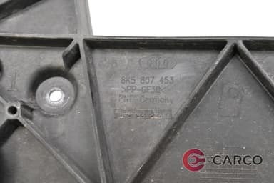 Държач задна броня ляв 8K5807453 за AUDI A4 седан (8K2, B8) 2.0 TDI (2007 - 2015)