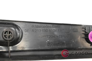 Интериорна лайсна багажник задна лява 213 690 8104 за MERCEDES-BENZ E-CLASS (W213) (US) E 220 d (213.004) (2016)