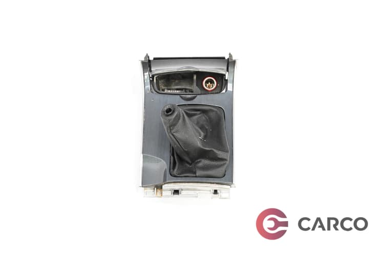 Конзола около скоростен лост за MAZDA 6 хечбек Facelift (GG) 2.0 DI (2002 - 2008)