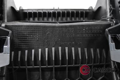 Конзола Подлакътник USB port за MERCEDES-BENZ A-CLASS Saloon (V177) A 180 (2019)