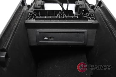 Конзола Подлакътник USB port за MERCEDES-BENZ A-CLASS Saloon (V177) A 180 (2019)