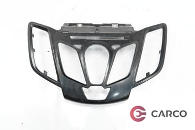 Лайсна около радио за FORD FIESTA VI 1.25 (2008)