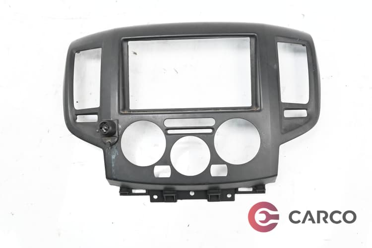 Конзола около духалки парно централни за NISSAN NV200 кутия 1.5 dci (M20, M20M) (2010)