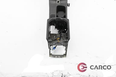 Конзола около скоростен лост и ръчна спирачка за CHEVROLET CRUZE (J300) 1.8 (2009)