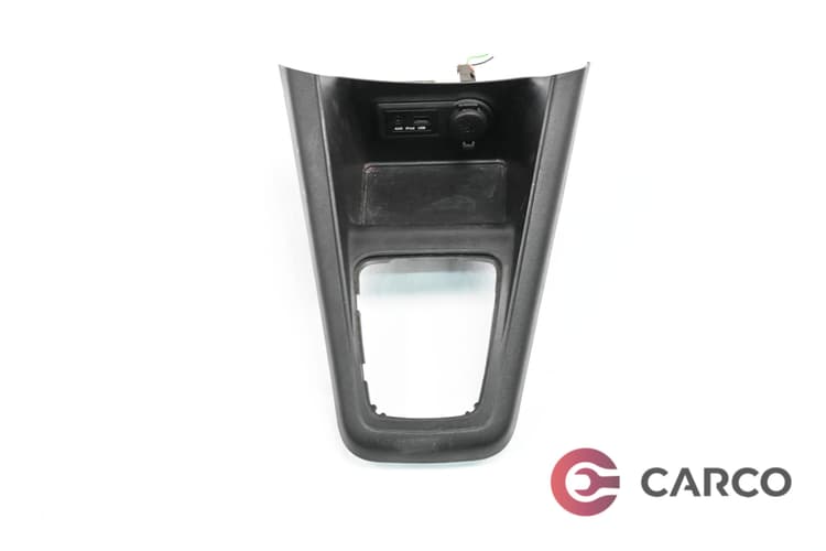 Конзола около скоростен лост за HYUNDAI ix20 (JC) 1.6 CRDI (2010)
