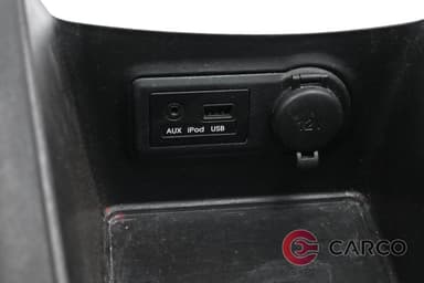 Конзола около скоростен лост за HYUNDAI ix20 (JC) 1.6 CRDI (2010)