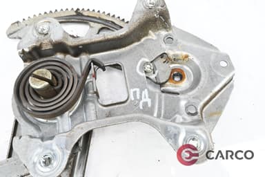 Стъклоповдигач десен за TOYOTA YARIS  (SCP1_, NLP1_, NCP1_) 1.0 16V (1999 - 2005)