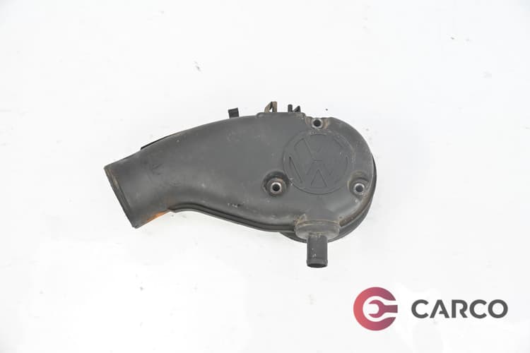 Въздуховод 051129654 A за VW JETTA II седан (19E, 1G2, 165) 1.8 (1983 - 1992)