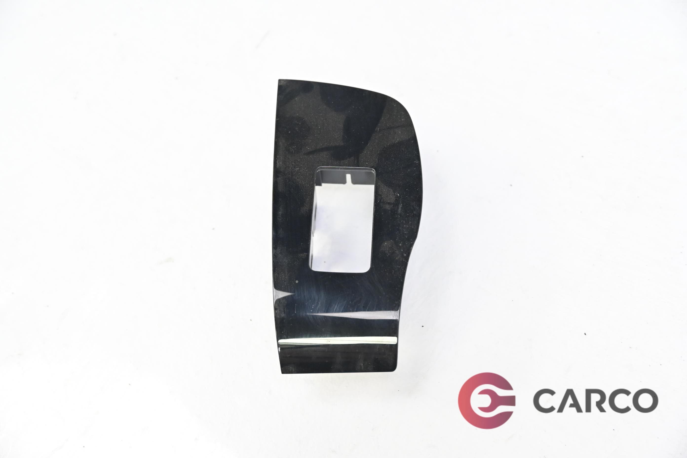 Лайсна около копче ел стъкло задна дясна за MAZDA 3 (BP) 2.5 (2019)