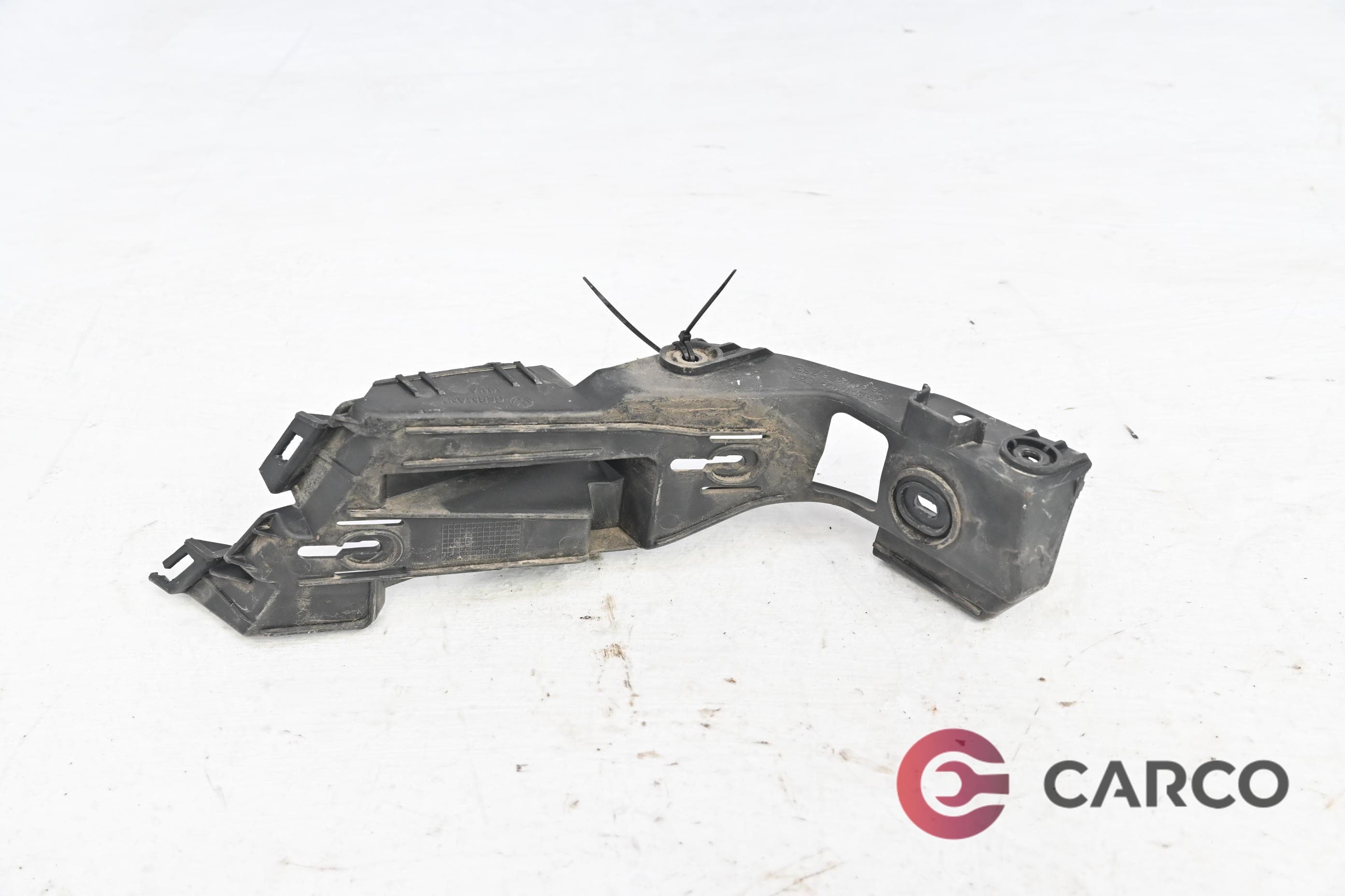 Водач задна броня десен 1К6 807 394 EZT за VW GOLF V (1K1) 1.6 FSI (2003 - 2009)