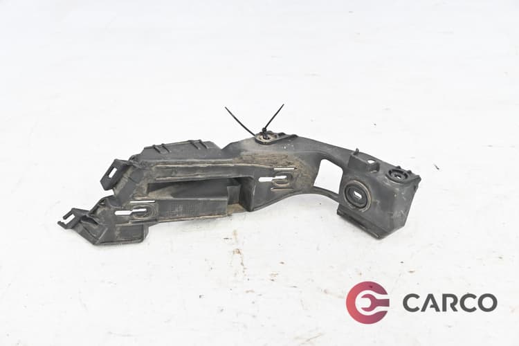 Водач задна броня десен 1К6 807 394 EZT за VW GOLF V (1K1) 1.6 FSI (2003 - 2009)