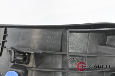 Интериорна лайсна задна дясна 96 704 38 за PEUGEOT 3008 2.0 HDi Hybrid4 (2009)