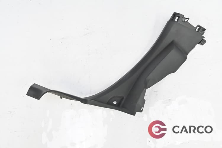 Интериорна лайсна задна дясна 9812817777 за Citroen C3 III 1.2 l3 (2016)