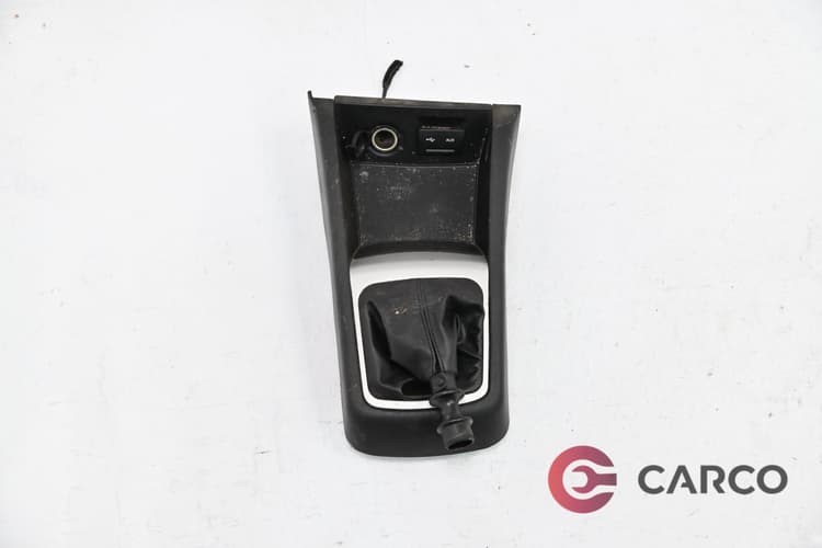 Конзола около скоростен лост за KIA CEE'D хетчбек (ED) 1.4 (2006 - 2012)
