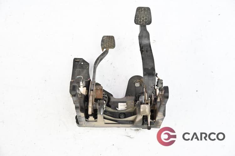 Педали съединител и спирачка за OPEL ASTRA J FACELIFT седан 1.6 CDTi (2012)
