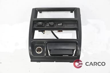Лайсна централна конзола с копчета реглаж фарове за SUBARU FORESTER (SF) 2.0 AWD (1997 - 2002)
