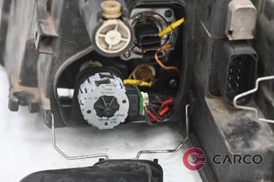 Фар десен 8E0941004S за AUDI A4 (8E2, B6) 2.0 (2000 - 2004)