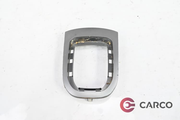 Лайсна около скоростен лост 84651-1W000 за KIA RIO III (UB) 1.4 CRDi (2011)
