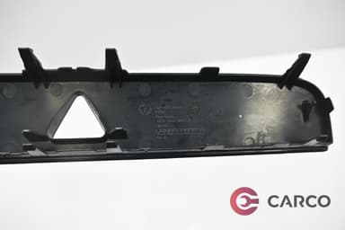 Лайсна около копче аварийни светлини 3C0858063F за VW PASSAT Variant B6 (3C5) 2.0 TDI (2005 - 2011)