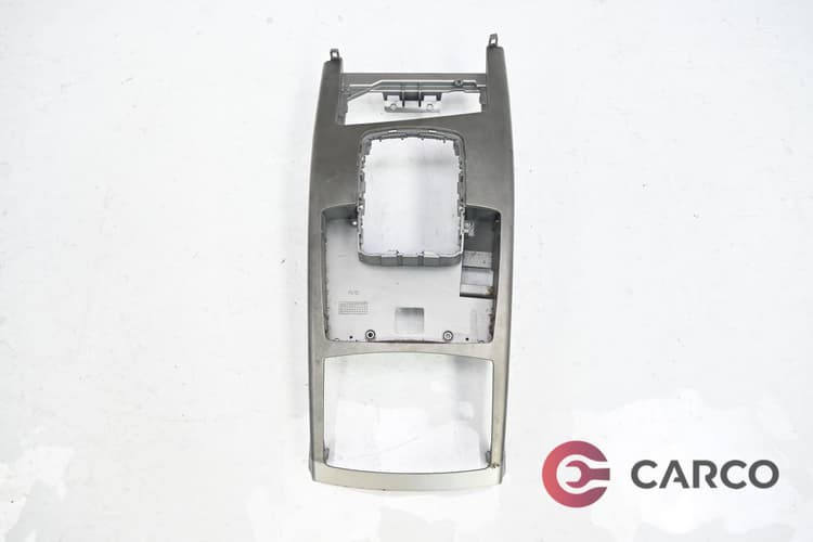 Конзола около скоростен лост за AUDI A6 седан (4F2, C6) 2.0 TDI (2004 - 2011)