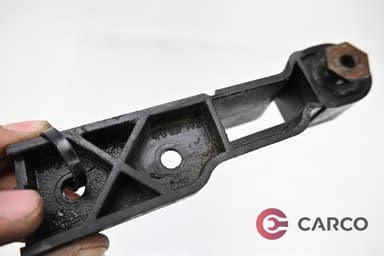 Държач предна броня десен 4F0807772 за AUDI A6 седан (4F2, C6) 2.0 TDI (2004 - 2011)