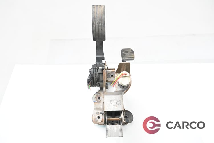 Педал газ и спирачка 180029347R за RENAULT CLIO Grandtour IV 1.5 dCi 90 (2013)