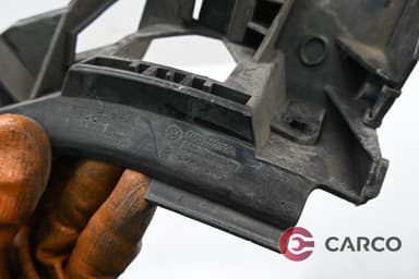 Държач задна броня десен 5M0807376 за VW GOLF PLUS (5M1, 521) 1.6 FSI (2005 - 2013)