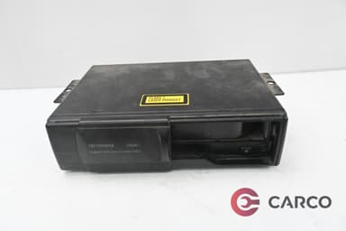 CD чейнджер 08601-00879 за TOYOTA RAV 4 Mk II (CLA2_, XA2_, ZCA2_, ACA2_) 2.0 AWD (2000 - 2005)