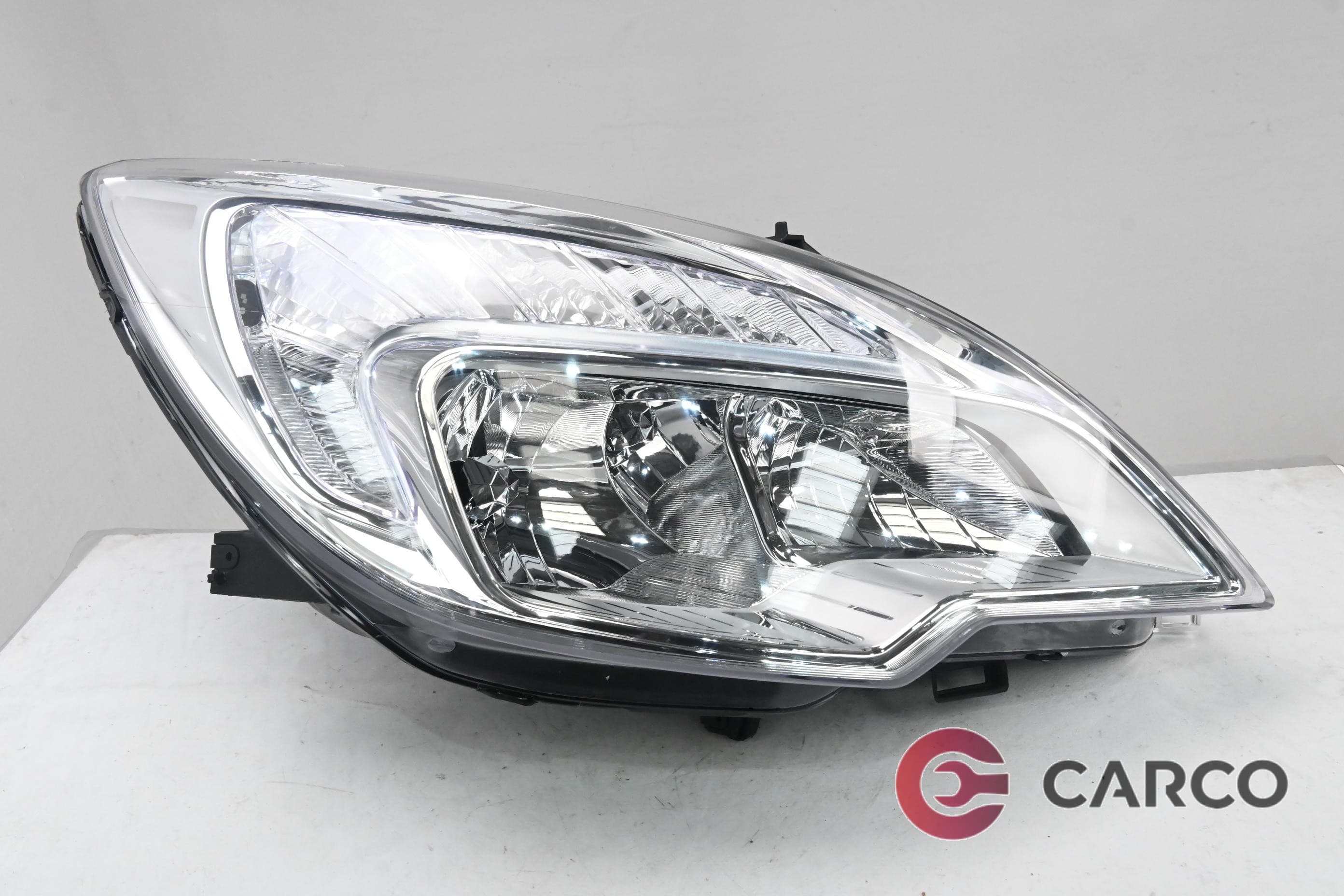 Фар десен за OPEL MERIVA B 1.4 LPG (2010)