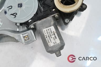 Машинка ел стъкло със стъклоповдигач предна дясна 85701-02010 за TOYOTA AURIS II Facelift 1.2 (2013)